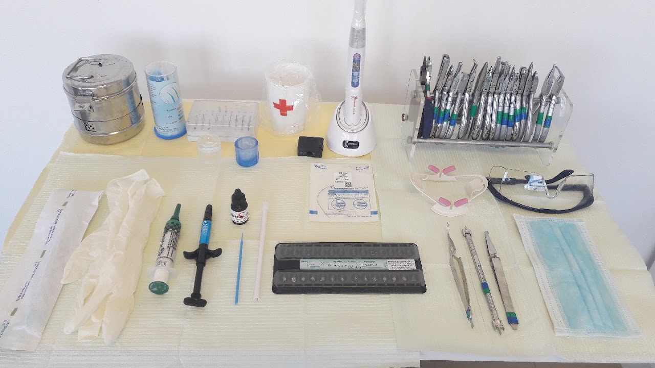 Mesa de instrumental estéril del consultorio PSA Odontología